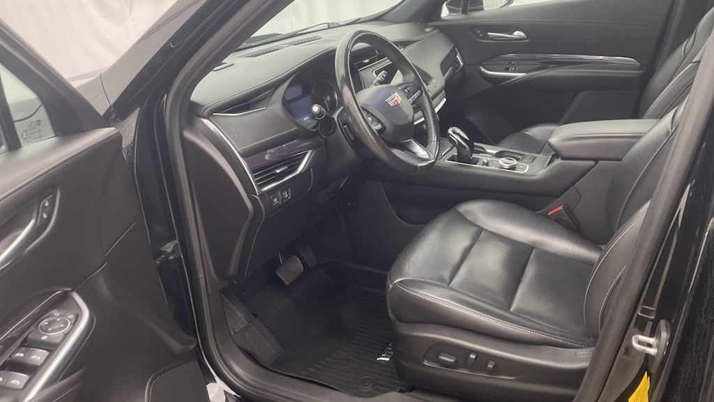 Thumbnail: 2021 Cadillac XT4 - 10