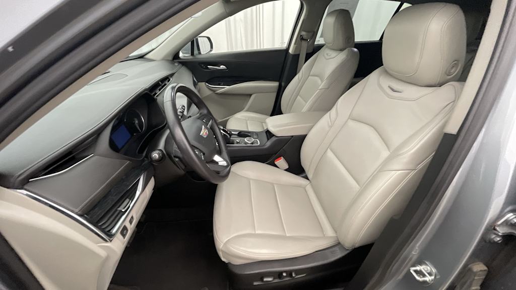Thumbnail: 2023 Cadillac XT4 - 11