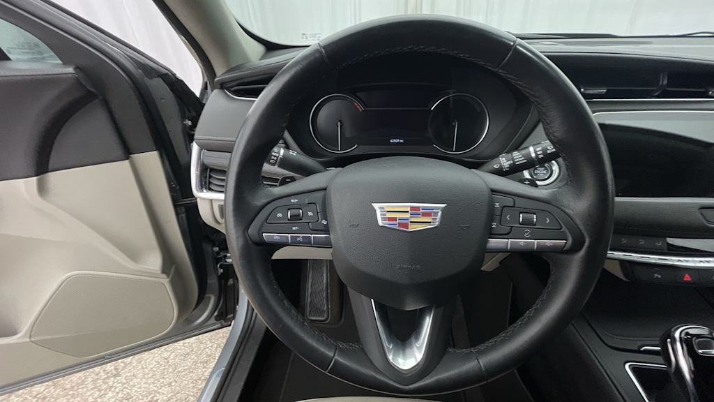 Thumbnail: 2023 Cadillac XT4 - 9