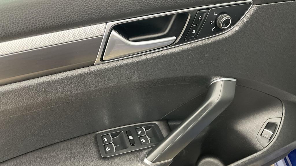 Thumbnail: 2016 Volkswagen Passat - 19