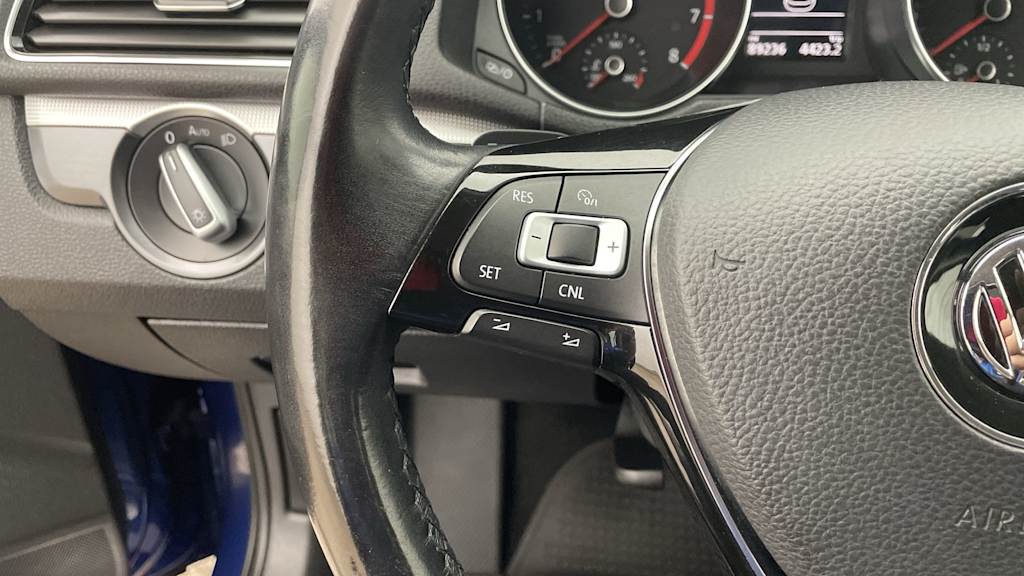 Thumbnail: 2016 Volkswagen Passat - 23