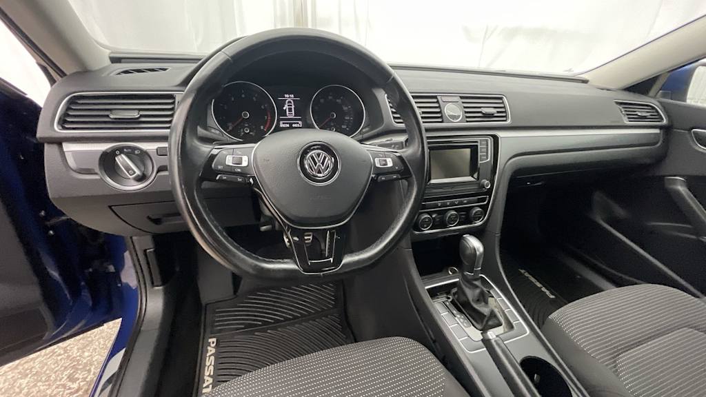 Thumbnail: 2016 Volkswagen Passat - 2