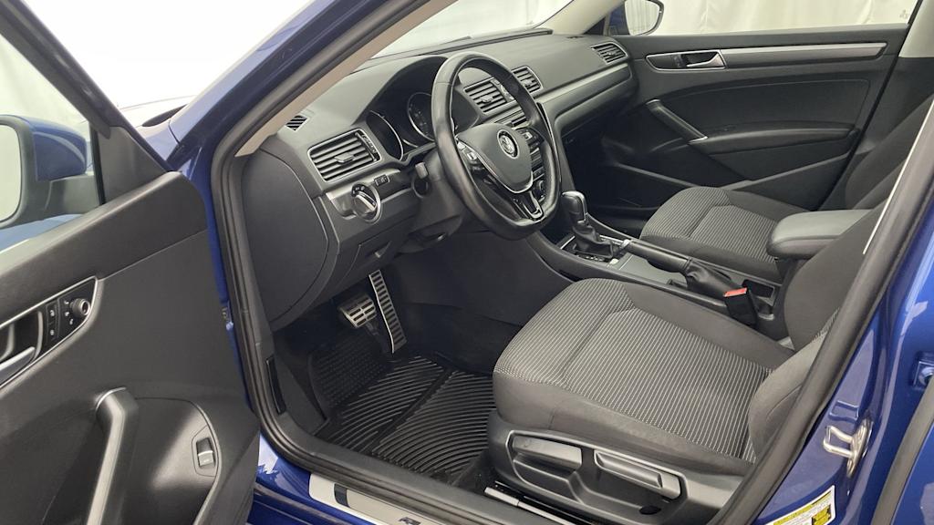 Thumbnail: 2016 Volkswagen Passat - 10