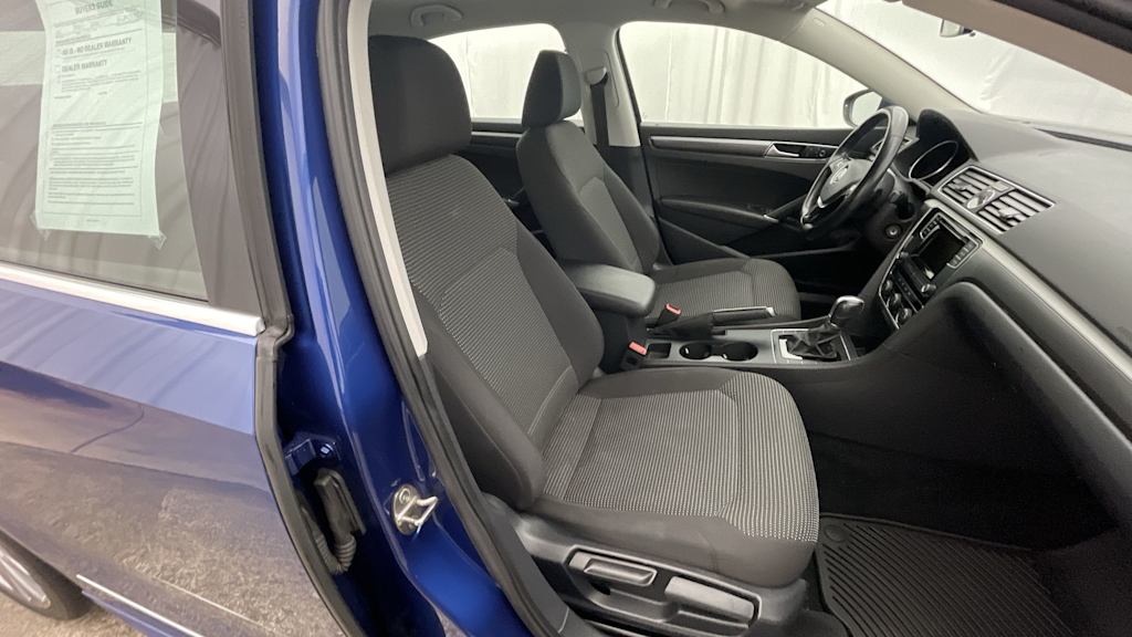 Thumbnail: 2016 Volkswagen Passat - 22