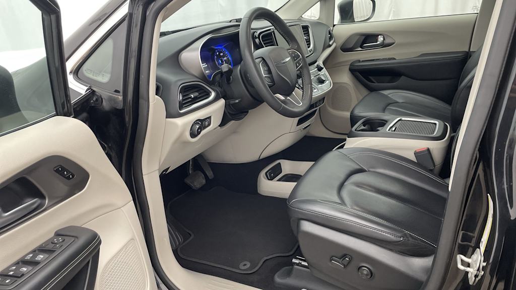Thumbnail: 2023 Chrysler Pacifica - 10