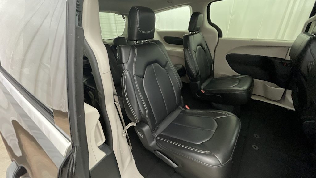 Thumbnail: 2023 Chrysler Pacifica - 21