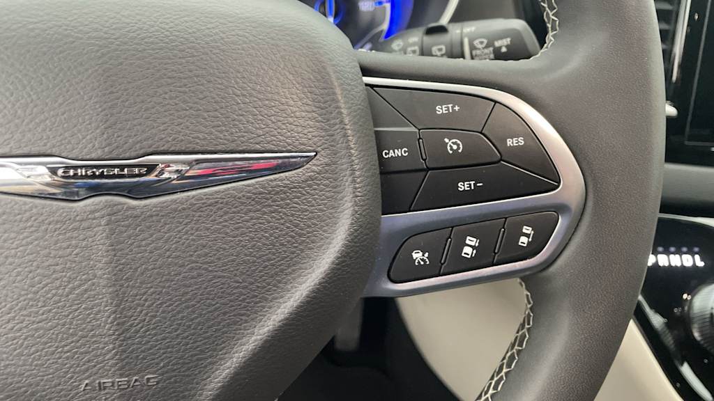 Thumbnail: 2023 Chrysler Pacifica - 25