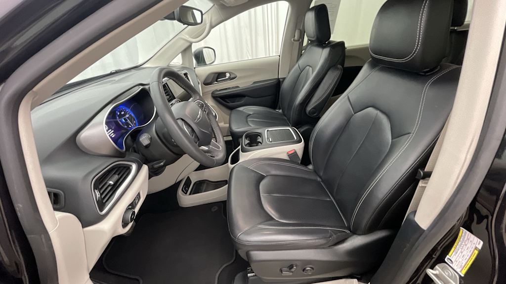 Thumbnail: 2023 Chrysler Pacifica - 11