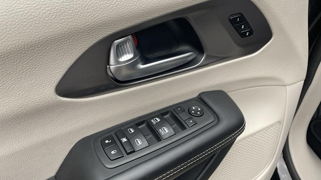 Thumbnail: 2023 Chrysler Pacifica - 20