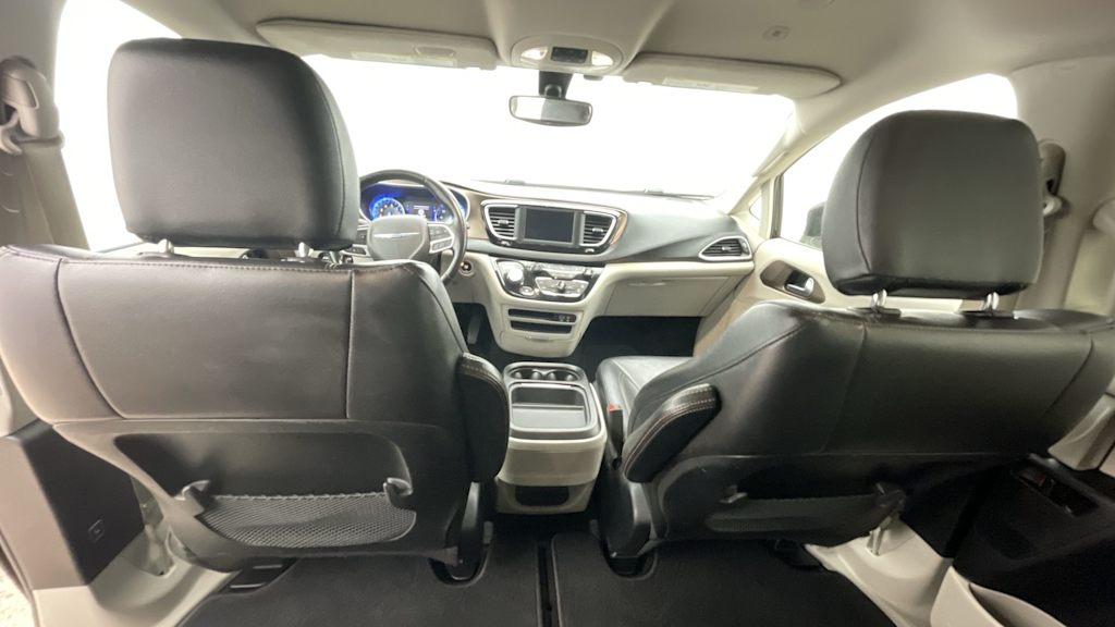 2019 Chrysler Pacifica Touring L 10