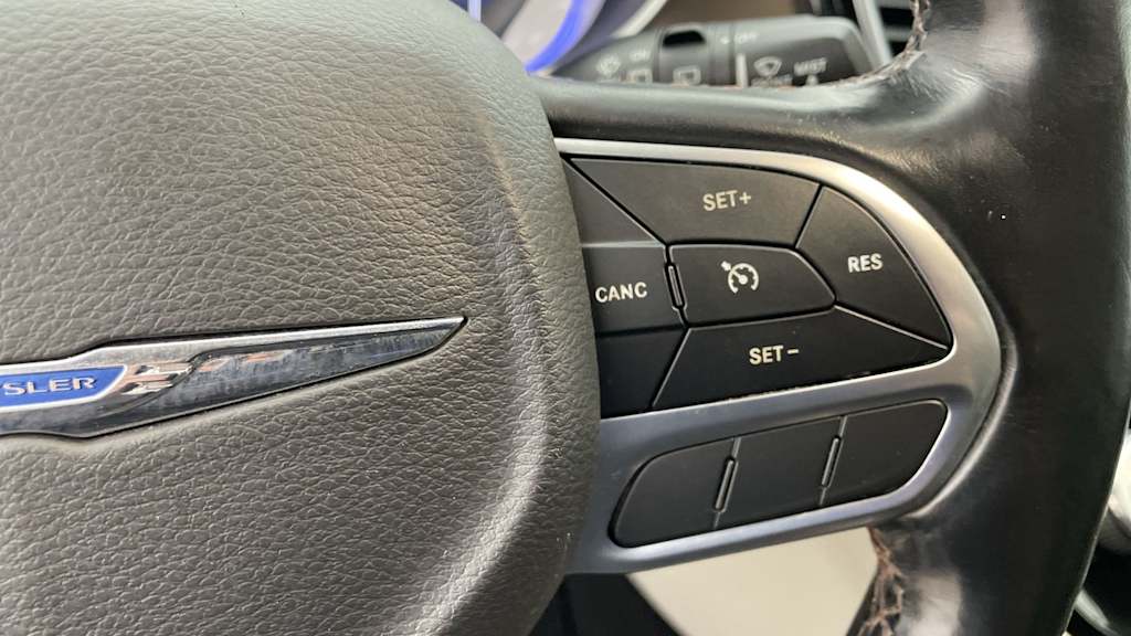 2019 Chrysler Pacifica Touring L 25