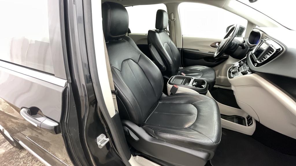 2019 Chrysler Pacifica Touring L 23