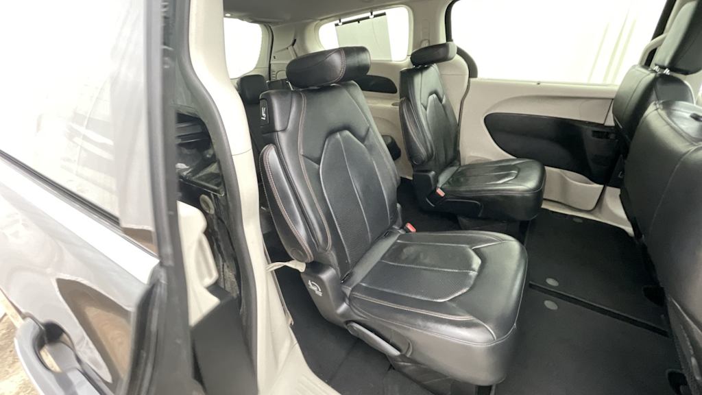 2019 Chrysler Pacifica Touring L 21