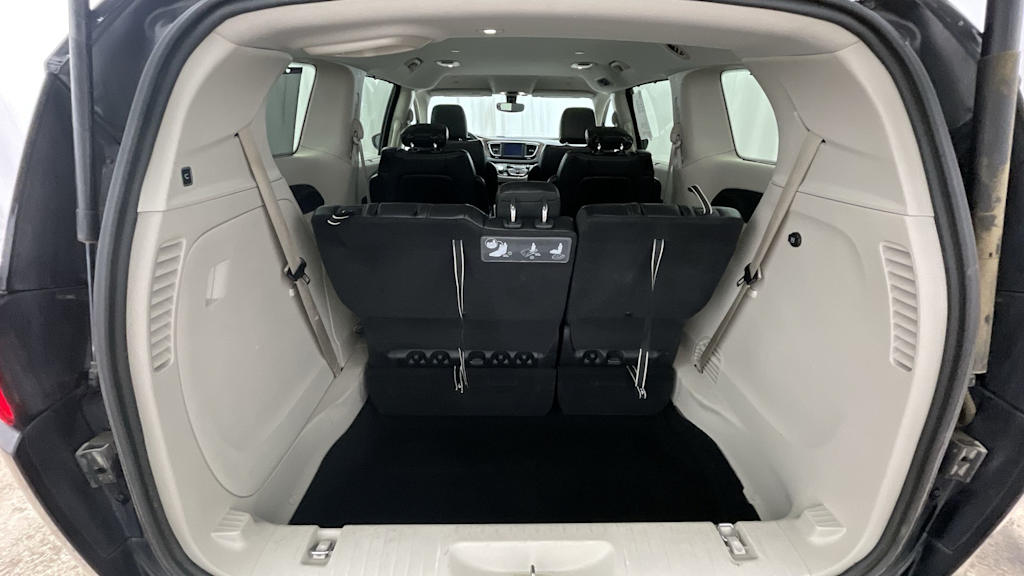 2019 Chrysler Pacifica Touring L 35