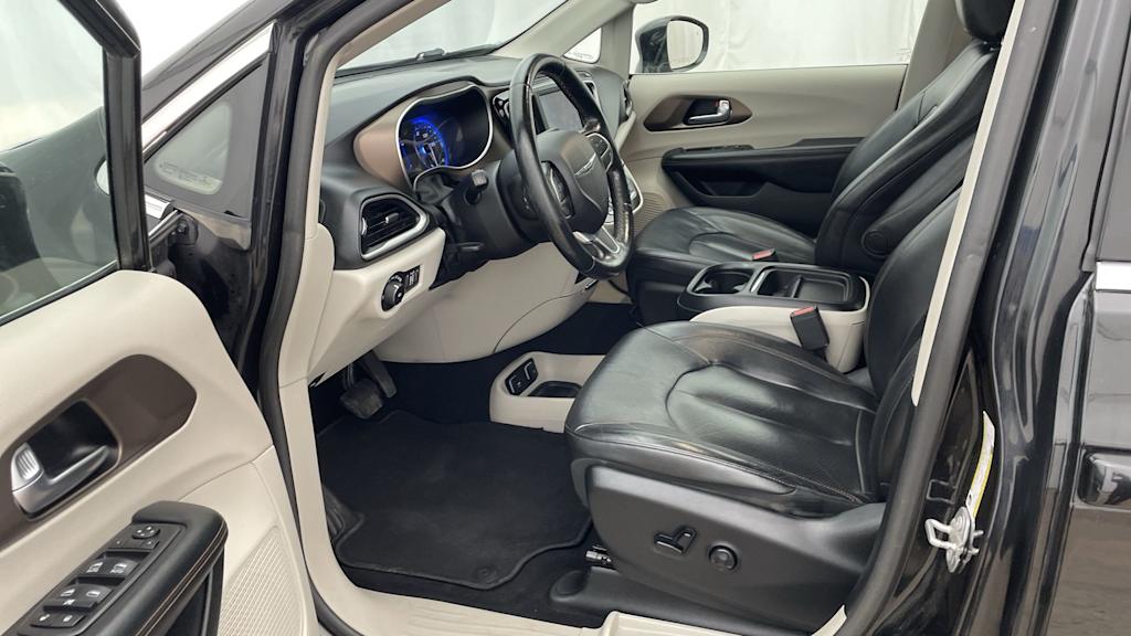 2019 Chrysler Pacifica Touring L 11