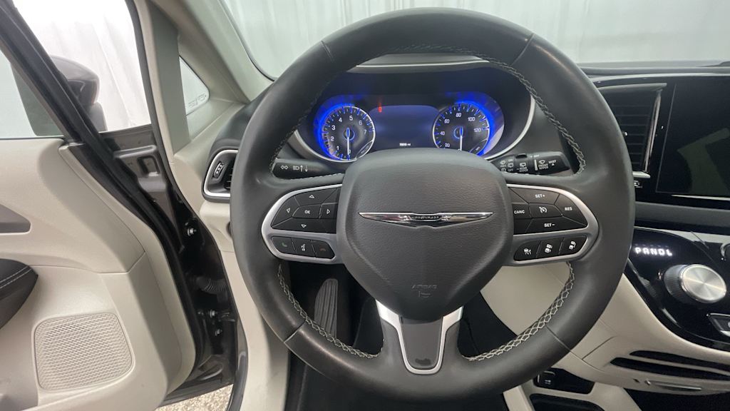 Thumbnail: 2023 Chrysler Pacifica - 13