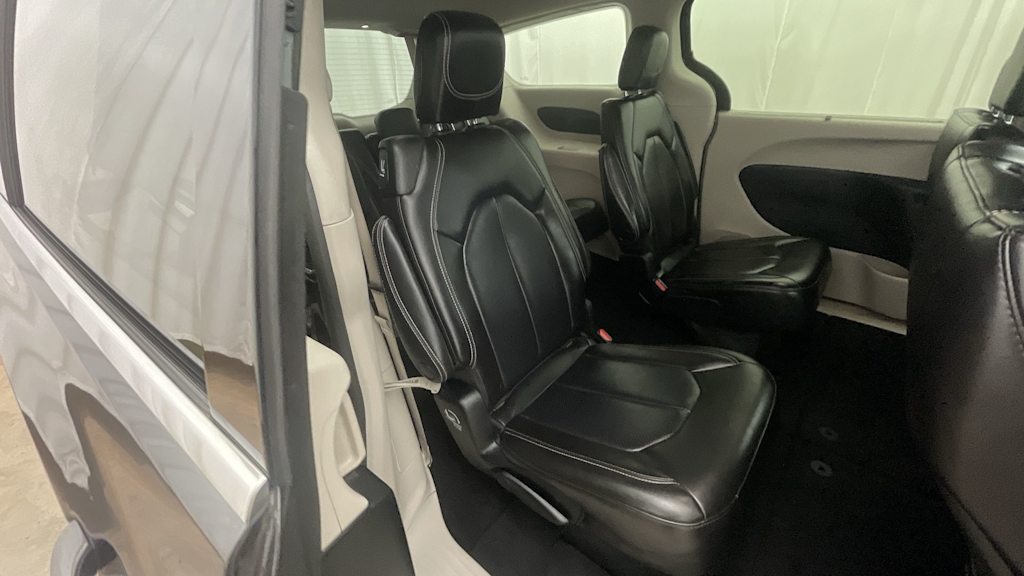 Thumbnail: 2023 Chrysler Pacifica - 20