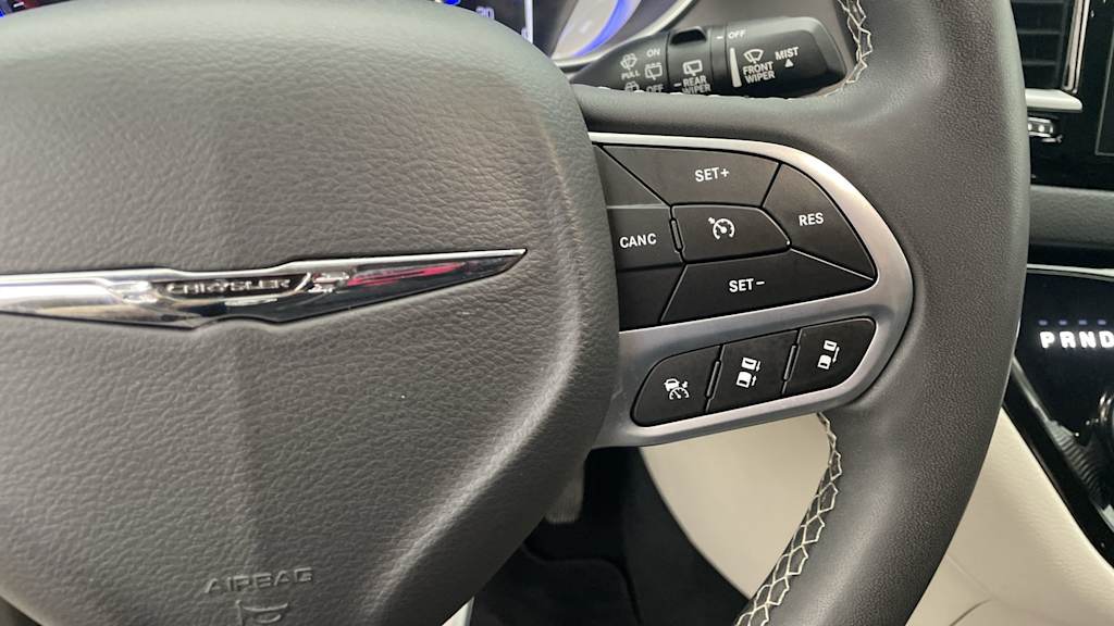 Thumbnail: 2023 Chrysler Pacifica - 24