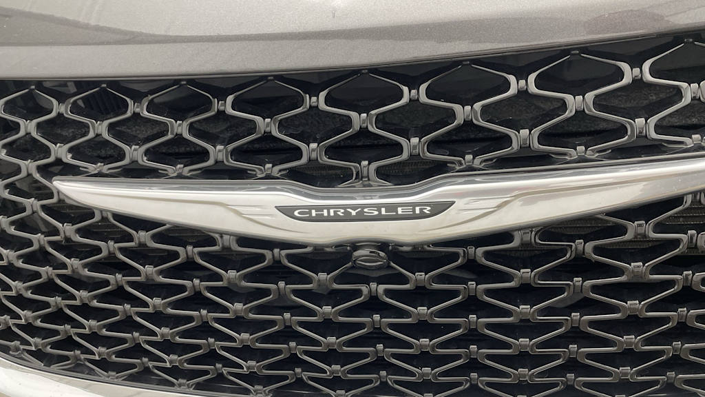 Thumbnail: 2023 Chrysler Pacifica - 6