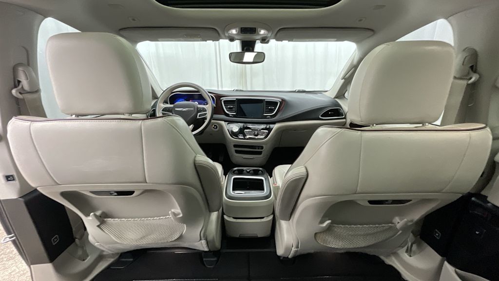 Thumbnail: 2019 Chrysler Pacifica - 9