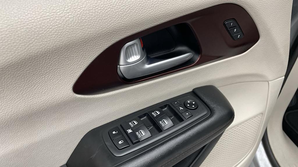 Thumbnail: 2019 Chrysler Pacifica - 20