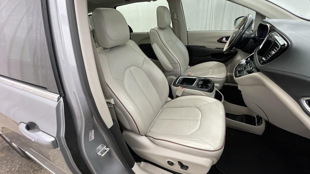 Thumbnail: 2019 Chrysler Pacifica - 25