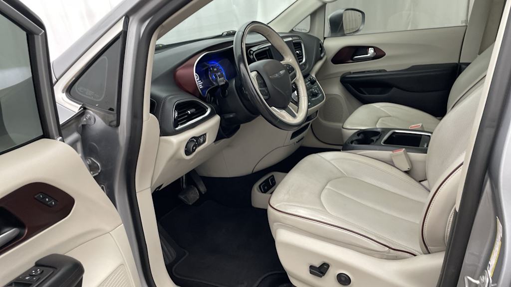 Thumbnail: 2019 Chrysler Pacifica - 10