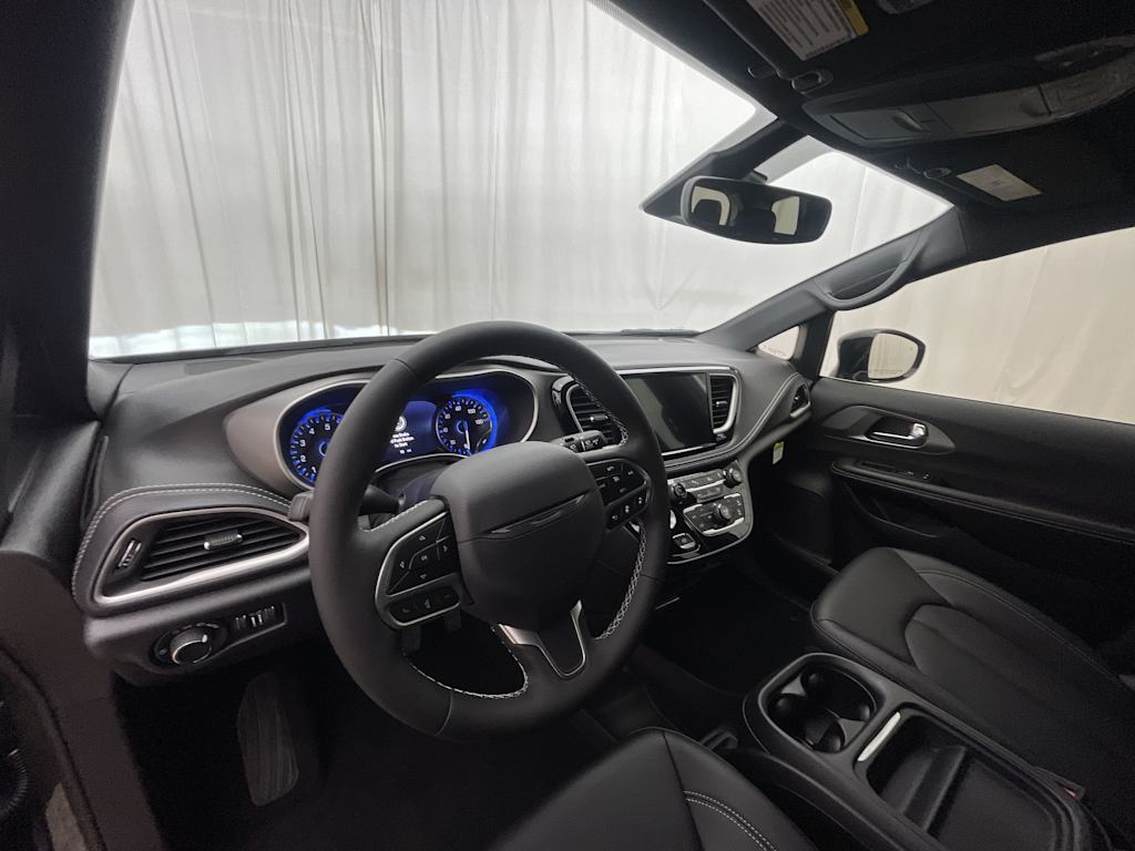 Thumbnail: 2027 Chrysler Pacifica - 2