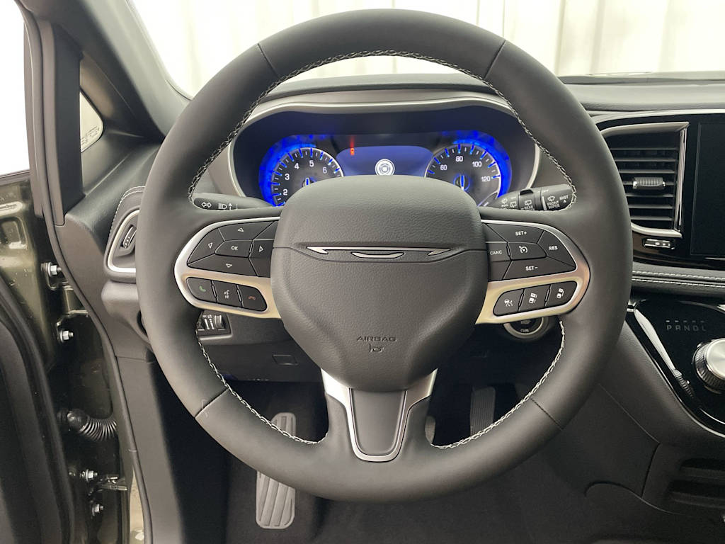 Thumbnail: 2027 Chrysler Pacifica - 10