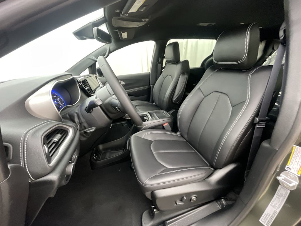 Thumbnail: 2027 Chrysler Pacifica - 11