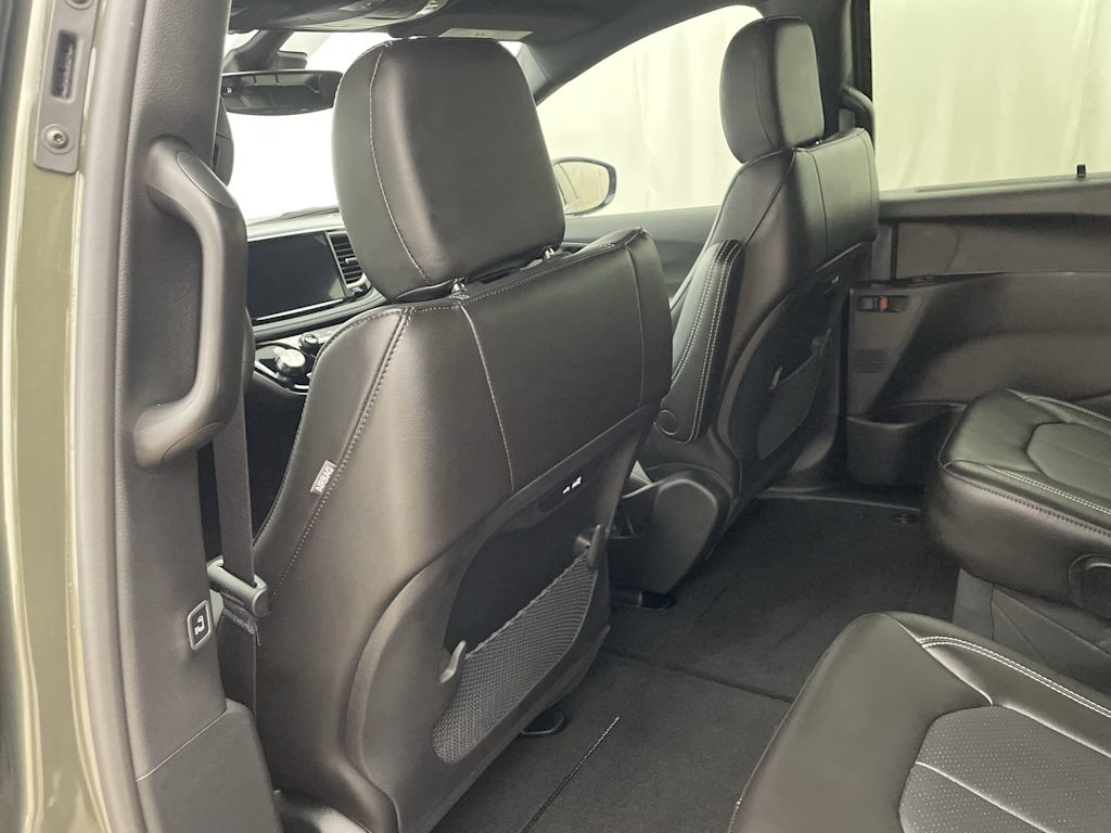 Thumbnail: 2027 Chrysler Pacifica - 13