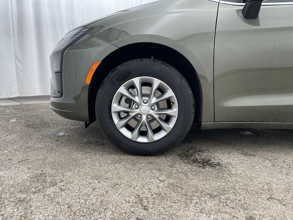 Thumbnail: 2027 Chrysler Pacifica - 8