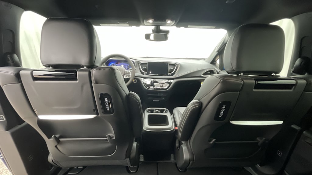 Thumbnail: 2026 Chrysler Pacifica - 9