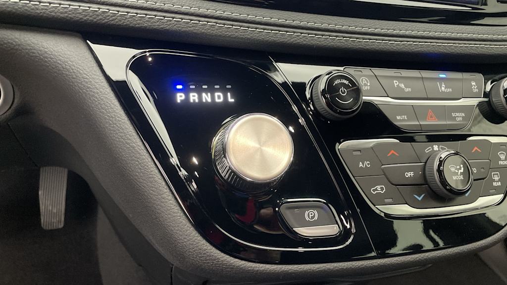 Thumbnail: 2026 Chrysler Pacifica - 15