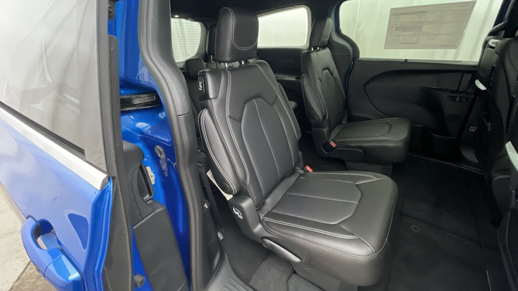 Thumbnail: 2026 Chrysler Pacifica - 22