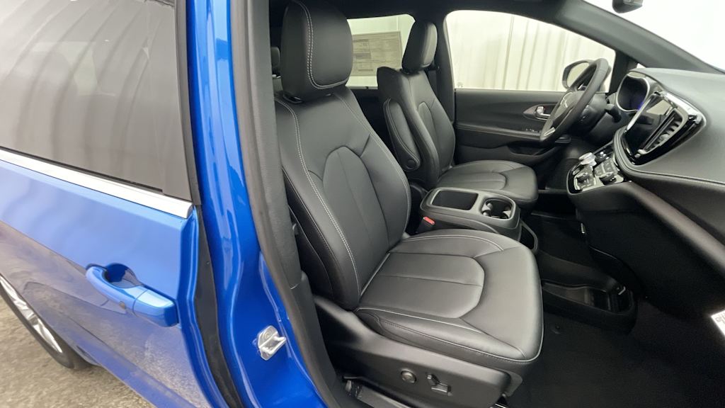 Thumbnail: 2026 Chrysler Pacifica - 24