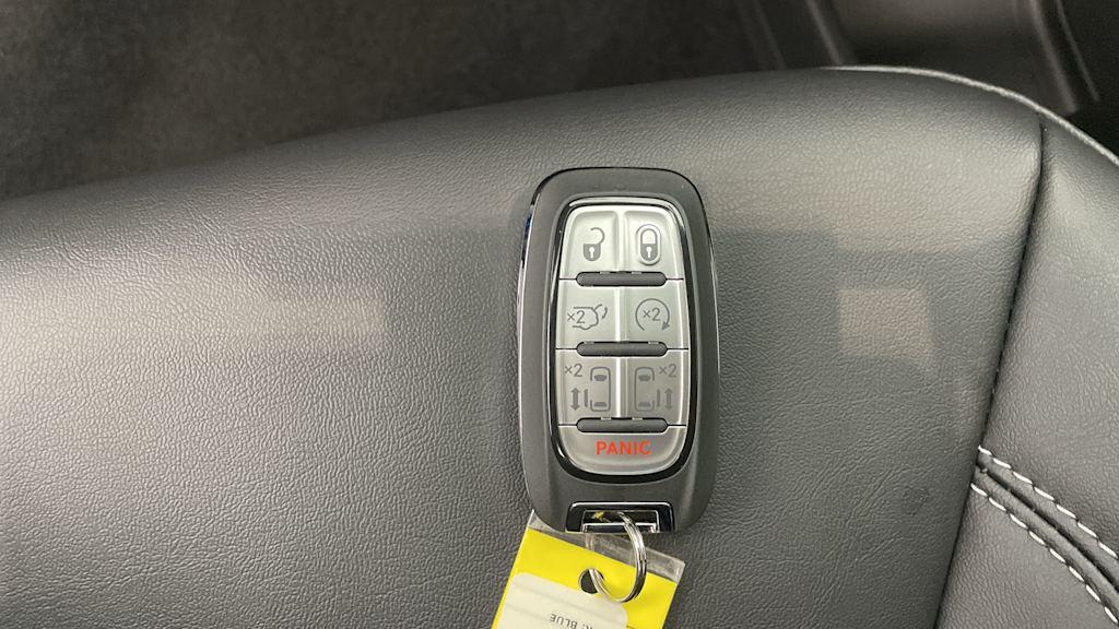 Thumbnail: 2026 Chrysler Pacifica - 18