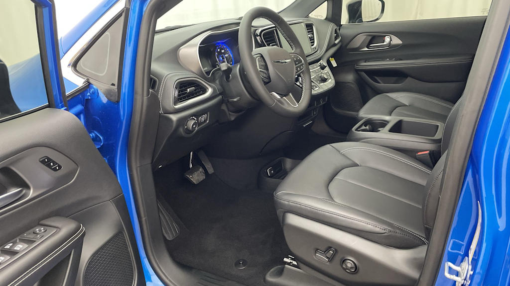 Thumbnail: 2026 Chrysler Pacifica - 10