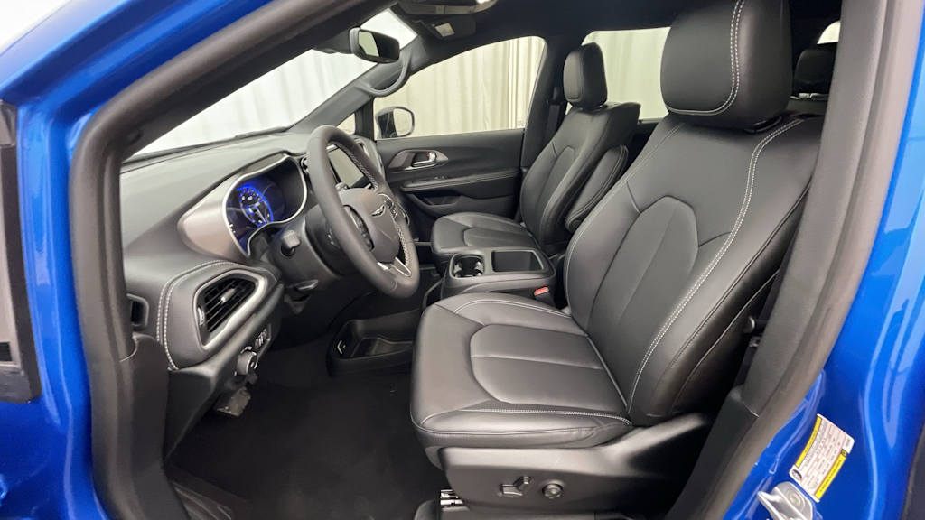 Thumbnail: 2026 Chrysler Pacifica - 11