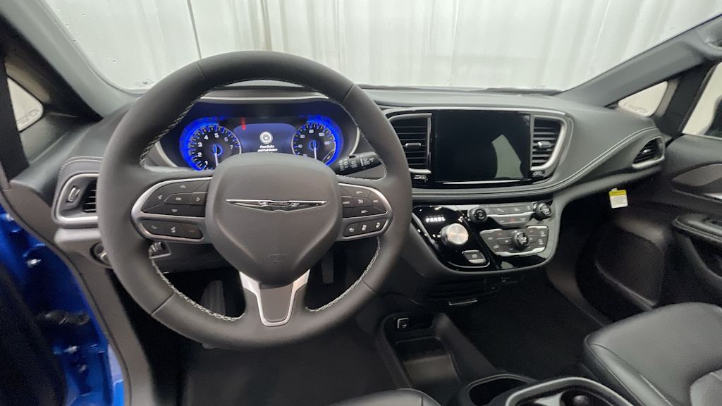 Thumbnail: 2026 Chrysler Pacifica - 2