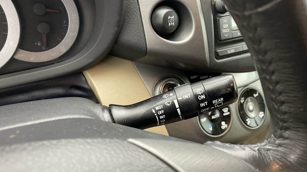 Thumbnail: 2012 Toyota RAV4 - 28