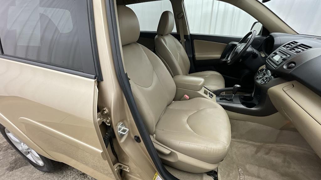 Thumbnail: 2012 Toyota RAV4 - 25