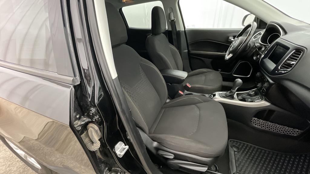 Thumbnail: 2021 Jeep Compass - 22