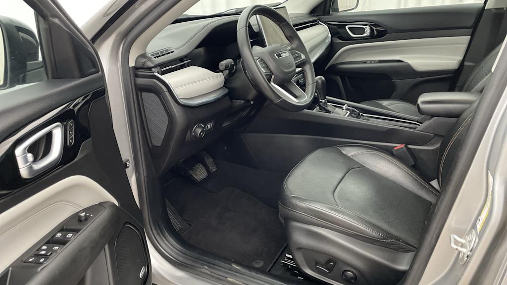 Thumbnail: 2022 Jeep Compass - 10