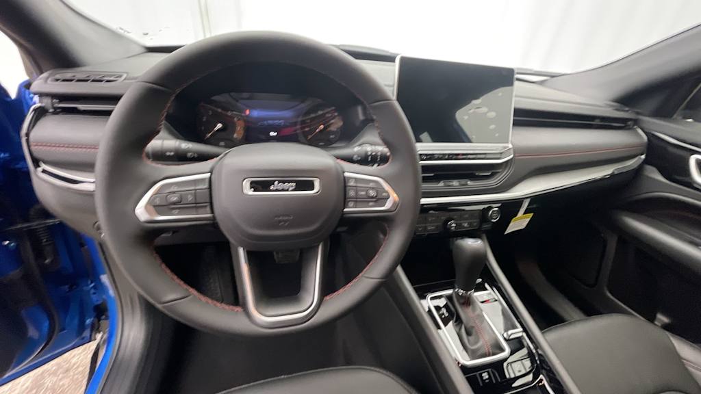 2026 Jeep Compass Trailhawk - Photo 2