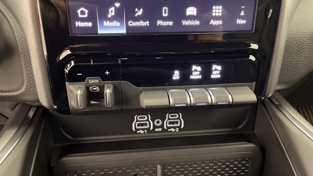 Thumbnail: 2026 RAM 1500 - 33
