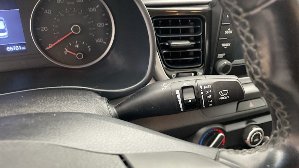 Thumbnail: 2018 Kia Rio - 25