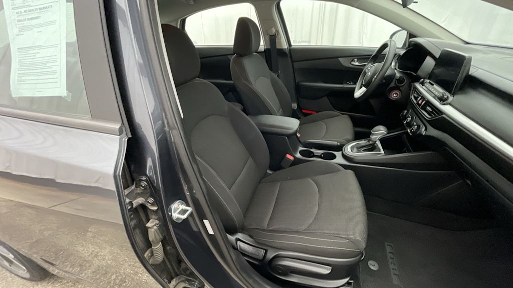 Thumbnail: 2021 Kia Forte - 21