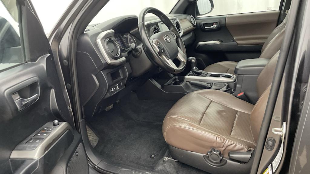 Thumbnail: 2016 Toyota Tacoma - 10