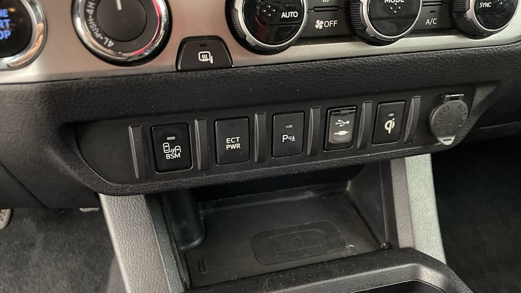 Thumbnail: 2016 Toyota Tacoma - 30